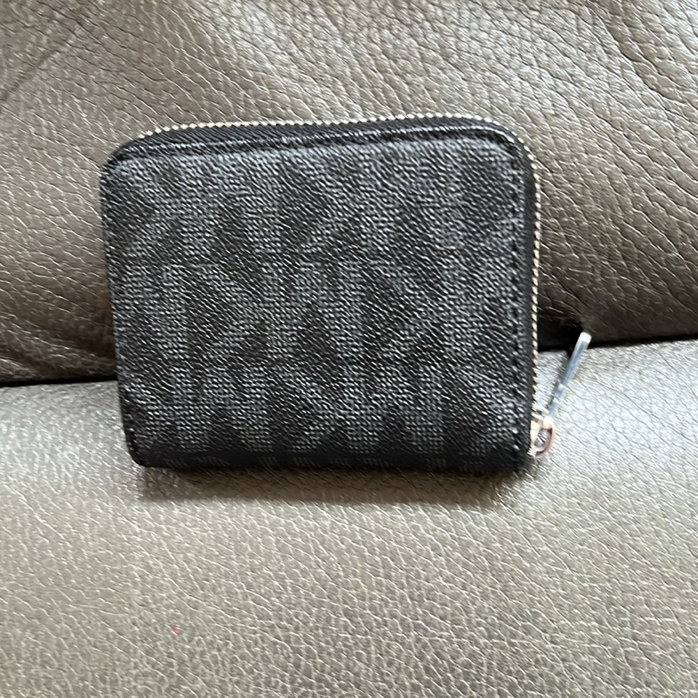 Michael Kors Black signature Wallet - Picture 3 of 8